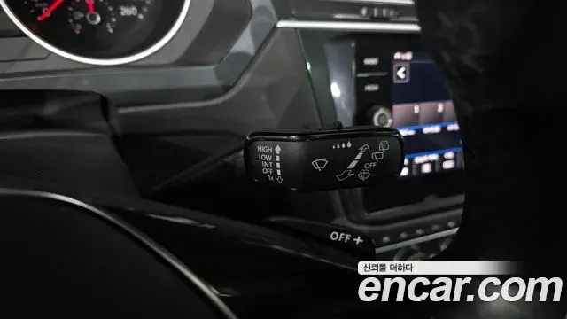 Volkswagen Tiguan 2019 — Şəkil 34/38