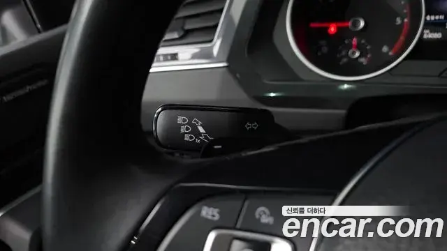 Volkswagen Tiguan 2019 — Şəkil 18/38