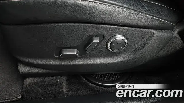 Genesis GV80 2022 — Photo 28/35
