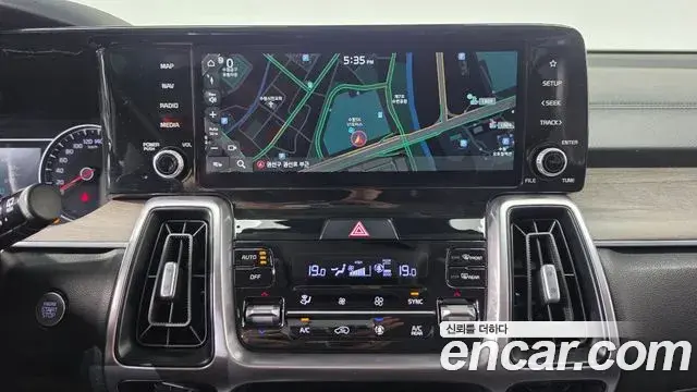 Kia Sorento 2022 — Photo 12/20