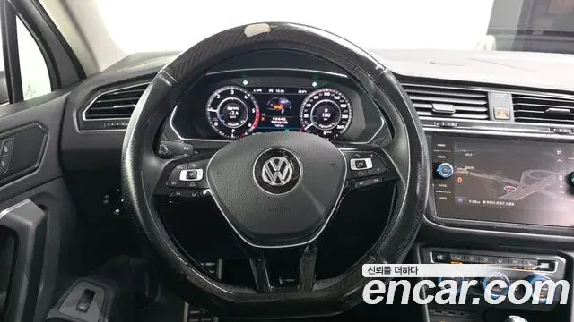 Volkswagen Tiguan 2018 — ფოტო 14/36