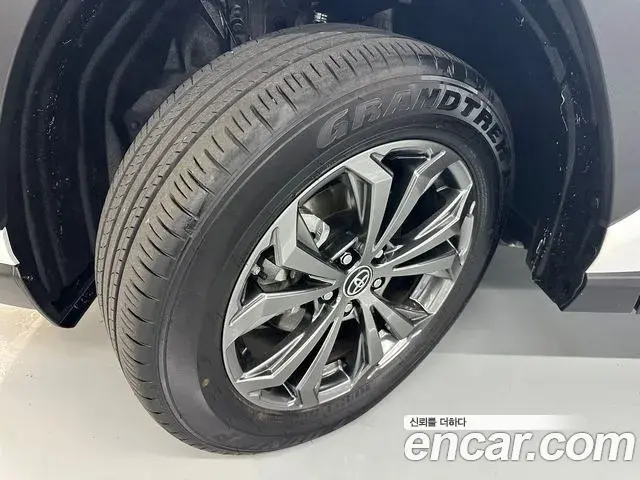 Toyota RAV4 2025 — Photo 4/20