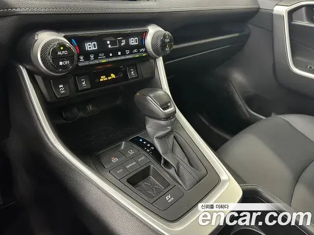 Toyota RAV4 2025 — Photo 10/20
