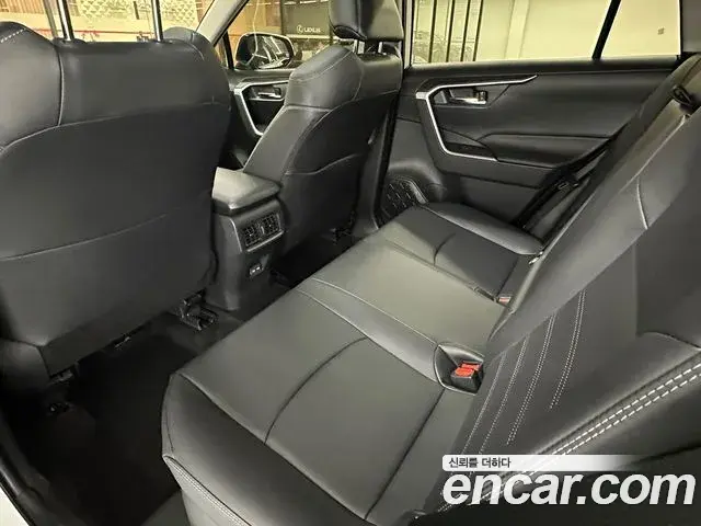 Toyota RAV4 2025 — Photo 9/20