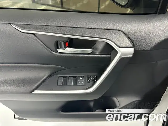 Toyota RAV4 2025 — Photo 2/20