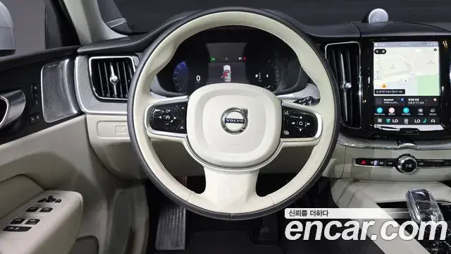 Volvo XC60 2024 — Photo 12/37