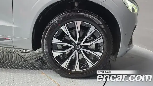 Volvo XC60 2024 — Photo 13/37