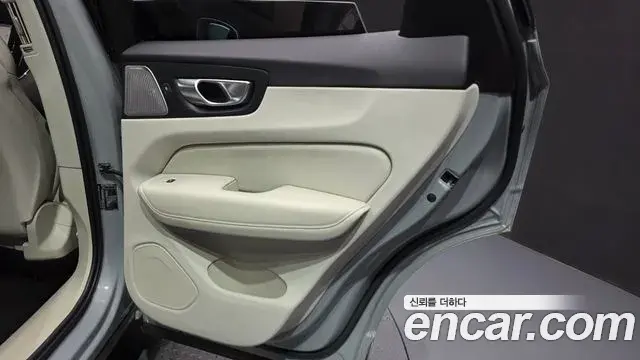 Volvo XC60 2024 — Photo 25/37