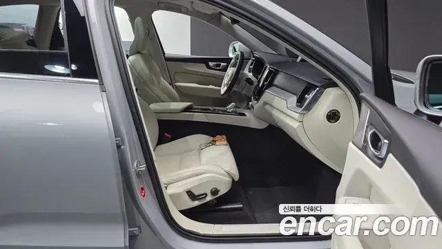 Volvo XC60 2024 — Photo 19/37