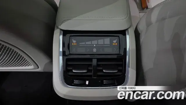 Volvo XC60 2024 — Photo 33/37