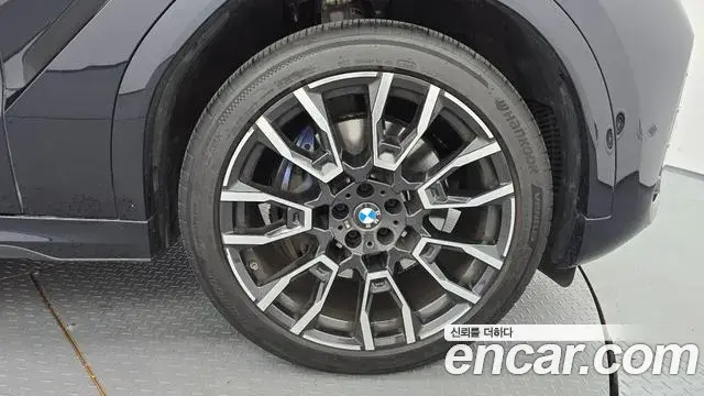 BMW X6 2023 — Photo 25/34