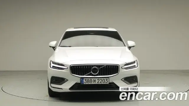 Volvo S60 2024 — Фото 1/20