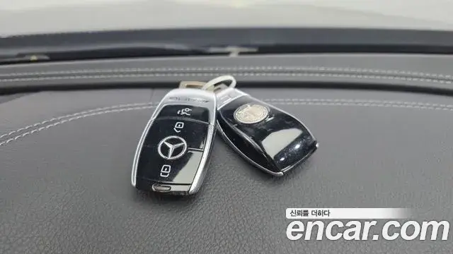 Mercedes-Benz AMG GT 2021 — Şəkil 17/34