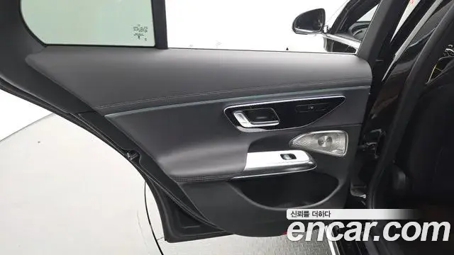Mercedes-Benz E-Class 2025 — Şəkil 31/34