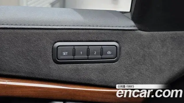 Cadillac Escalade 2019 — Фото 17/20
