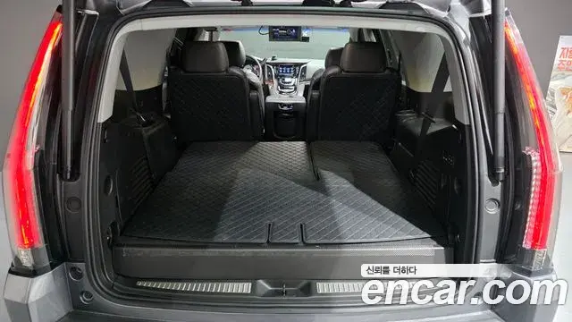 Cadillac Escalade 2019 — Фото 18/20