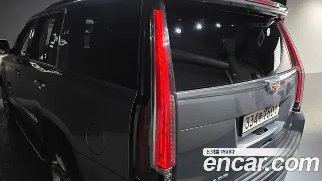 Cadillac Escalade 2019 — Photo 11/40
