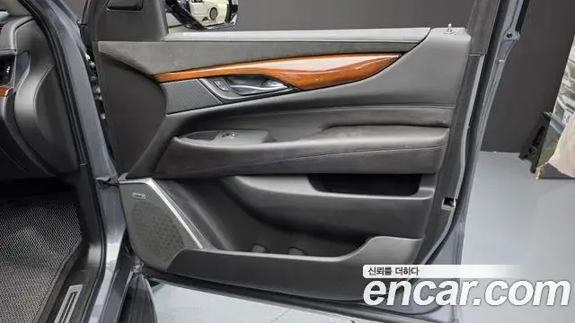 Cadillac Escalade 2019 — Photo 20/40