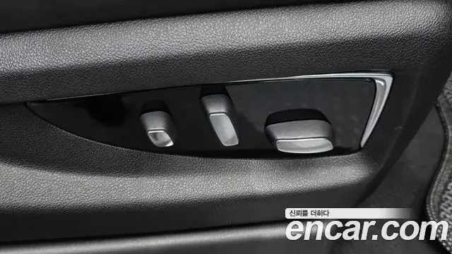 Cadillac Escalade 2019 — Photo 30/40