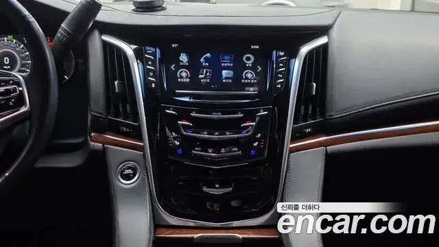 Cadillac Escalade 2019 — Photo 33/40