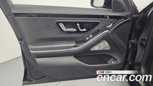 Mercedes-Benz S-Class 2021 — Photo 25/35
