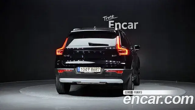 Volvo XC40 2022 — Photo 18/40