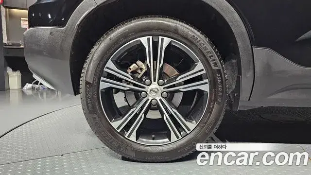 Volvo XC40 2022 — Photo 24/40