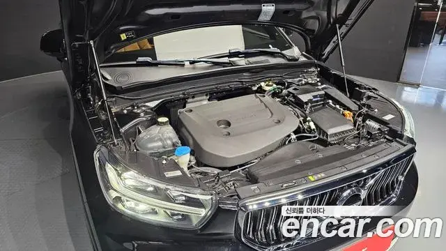 Volvo XC40 2022 — Photo 14/40