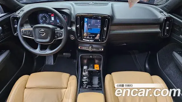 Volvo XC40 2022 — Photo 32/40
