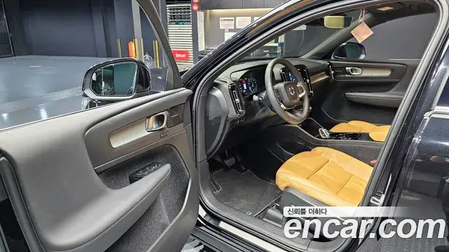 Volvo XC40 2022 — Photo 23/40