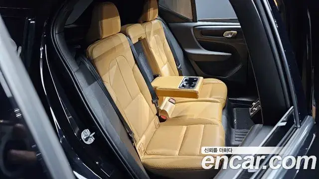 Volvo XC40 2022 — Photo 39/40