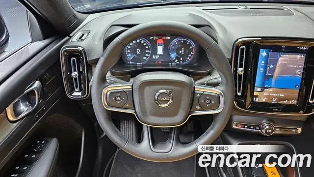 Volvo XC40 2022 — Photo 31/40