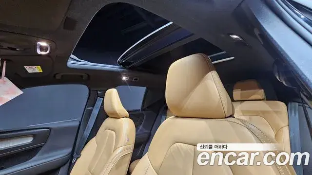 Volvo XC40 2022 — Photo 3/40