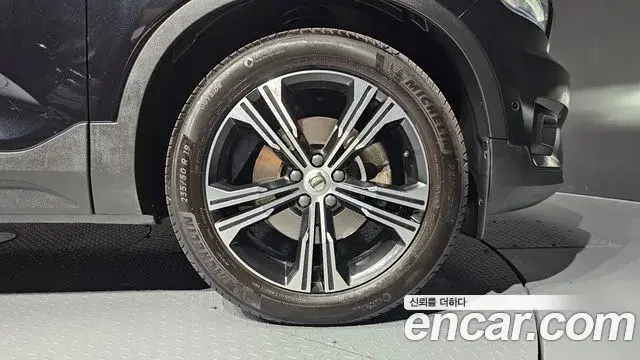 Volvo XC40 2022 — Photo 1/40
