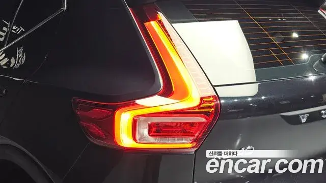 Volvo XC40 2022 — Photo 35/40