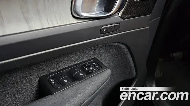Volvo XC40 2022 — Photo 8/40