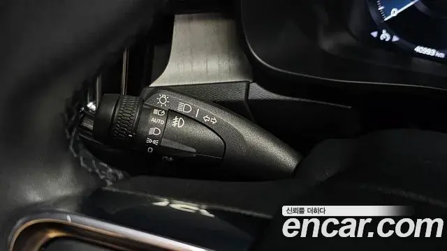 Volvo XC40 2022 — Photo 9/40