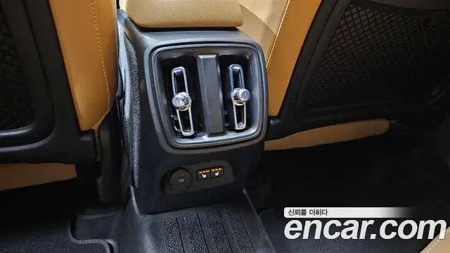 Volvo XC40 2022 — Photo 22/40