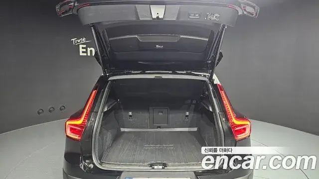 Volvo XC40 2022 — Photo 26/40