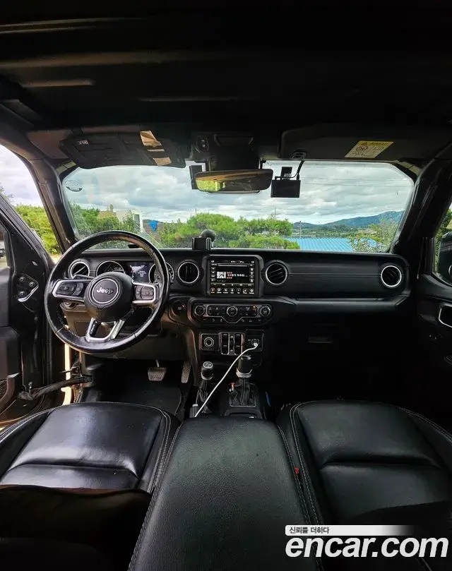Jeep Wrangler 2021 — Фото 10/10