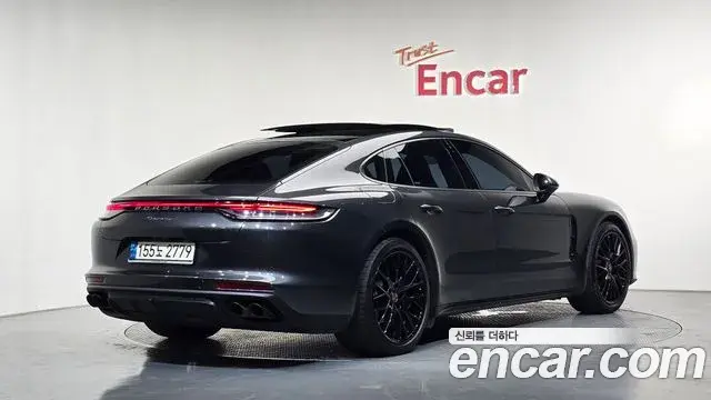 Porsche Panamera 2021 — Photo 2/32