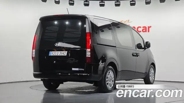 Hyundai Staria 2024 — Фото 2/20