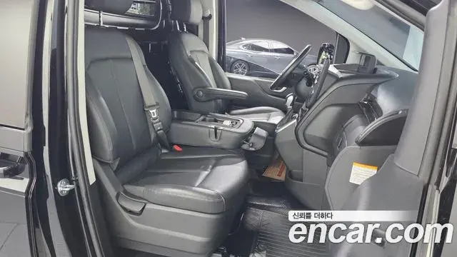 Hyundai Staria 2024 — Фото 11/20