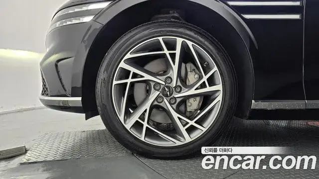 Genesis G90 2023 — ფოტო 35/42