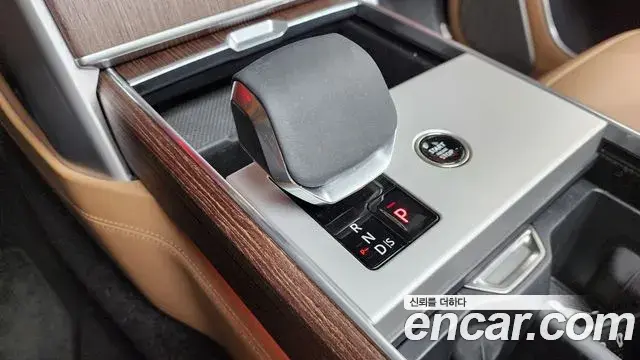 Land Rover Range Rover 2024 — ფოტო 36/39