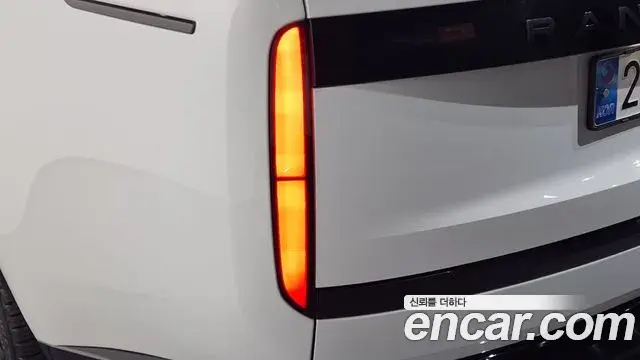 Land Rover Range Rover 2024 — ფოტო 22/39