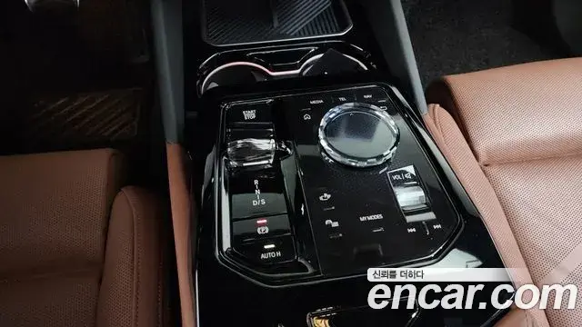 BMW 5 Series 2025 — Фото 9/20
