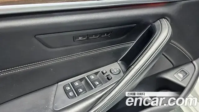 BMW 5 Series 2018 — Фото 15/20
