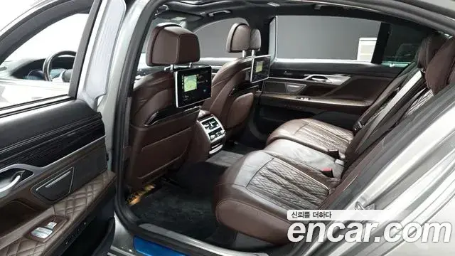 BMW 7 Series 2021 — Photo 11/20