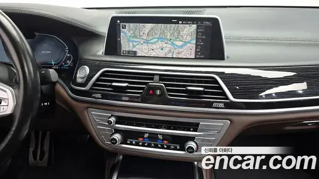 BMW 7 Series 2021 — Photo 13/20